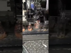 Produits finis de différents types de bouteilles en verre